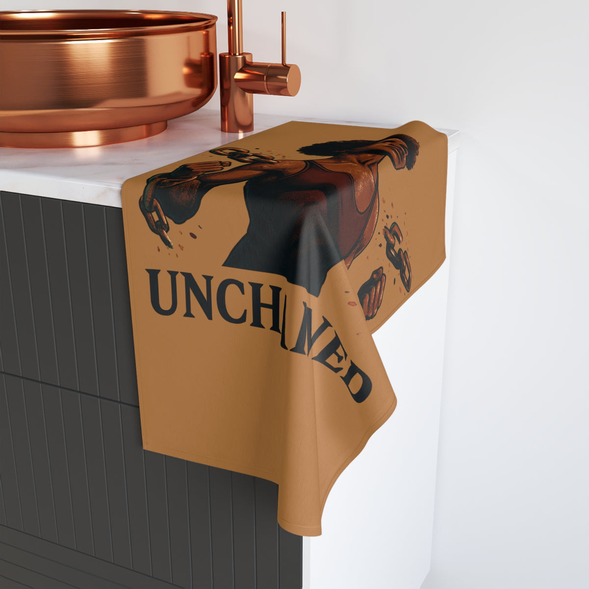 Toalla de mano "Empowering Unchained" - Decoración inspiradora para el hogar, la cocina, regalo para activistas, accesorio motivacional para el baño